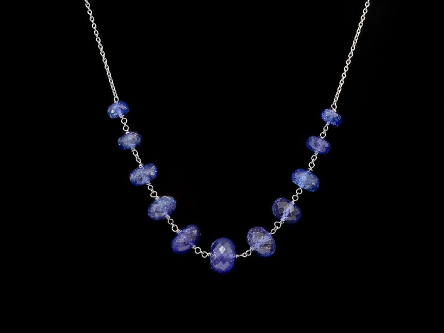Collana con tanzanite in oro bianco